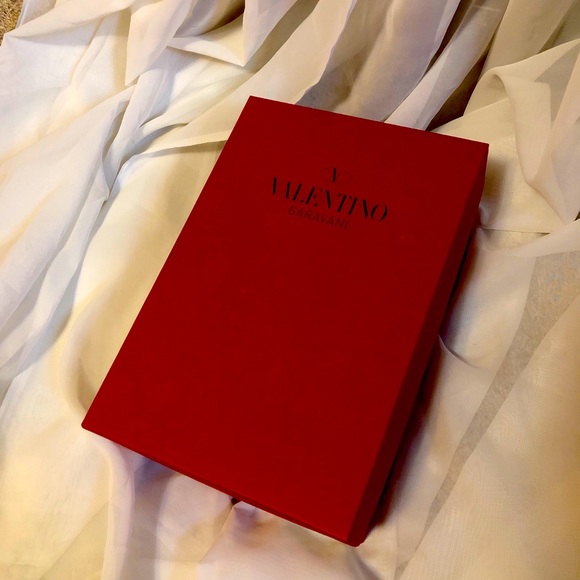 AUTHENTIC VALENTINO PATENT LEATHER STILETTO - Picture 2 of 5